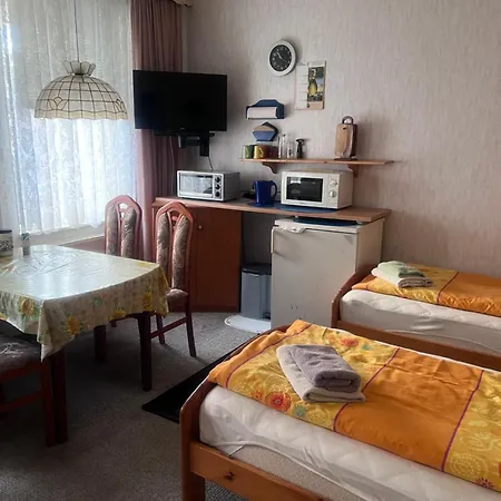 Guest house Mehrbettzimmer Erdgeschoss *