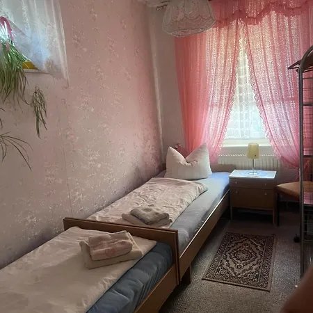 Mehrbettzimmer Erdgeschoss *